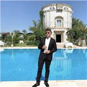 Offro lezioni di diritto (anche economia politica per la ragioneria). Ho esperienze pregresse nell’ insegnamento